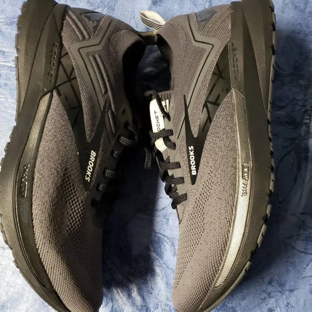 Brooks Ricochet 3 women Sz 12 Neutral Running Shoe‎ grey/ Ebony 110361-1D-009